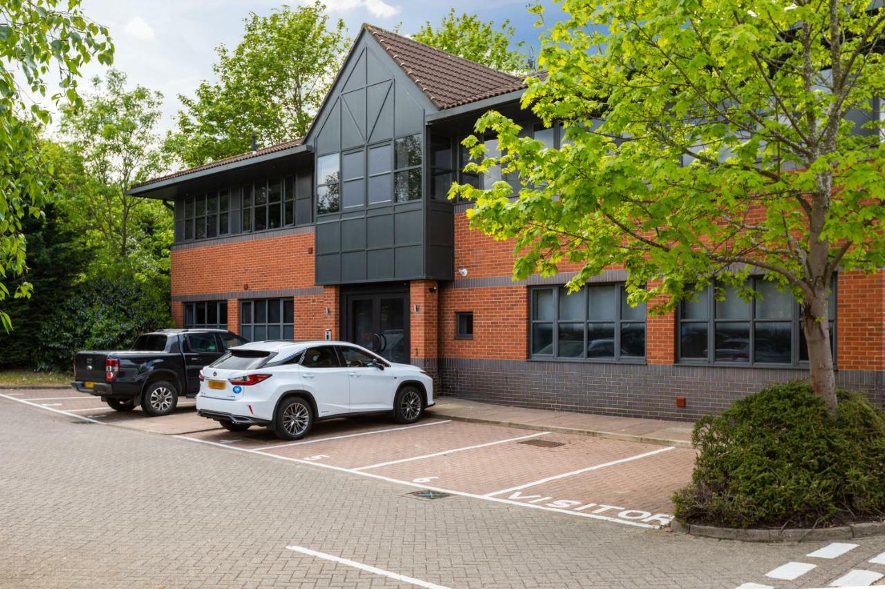 Homely - Watford Premier Apartments المظهر الخارجي الصورة